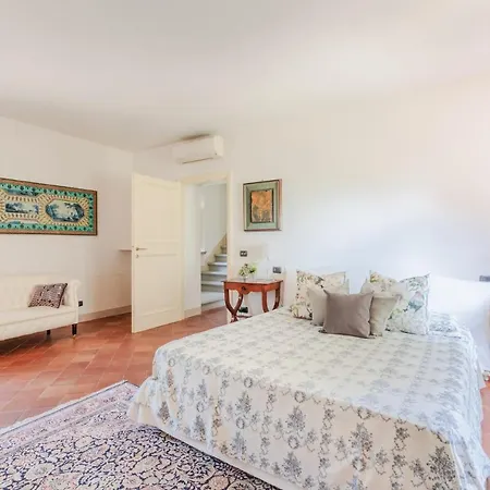 Rapondi, A Stone Farmhouse With Incredible View Lucques