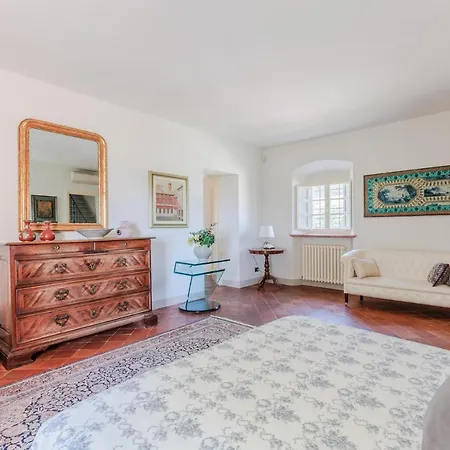 Villa Rapondi, A Stone Farmhouse With Incredible View Lucques