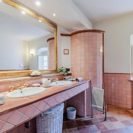Villa Rapondi, A Stone Farmhouse With Incredible View *