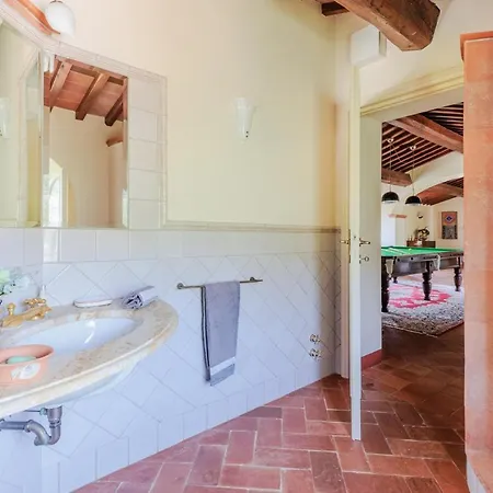 Rapondi, A Stone Farmhouse With Incredible View Lucca