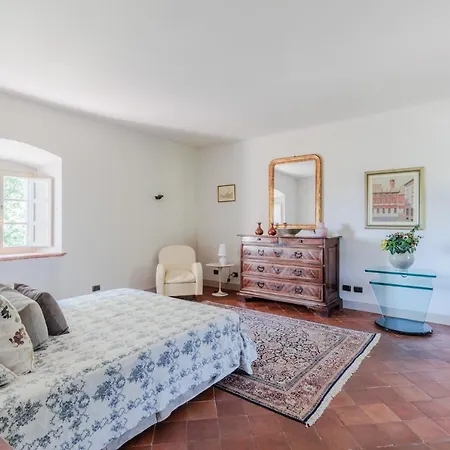 Rapondi, A Stone Farmhouse With Incredible View Lucca