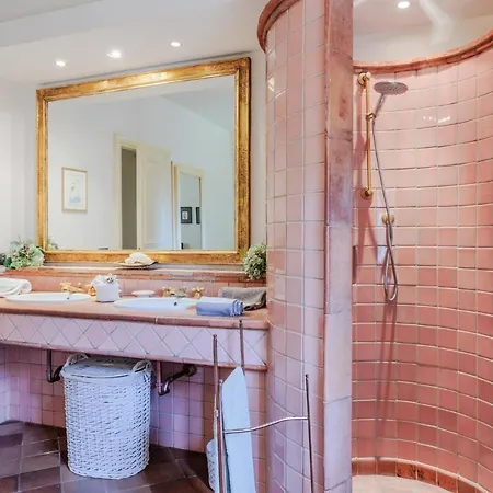 Villa Rapondi, A Stone Farmhouse With Incredible View Lucques
