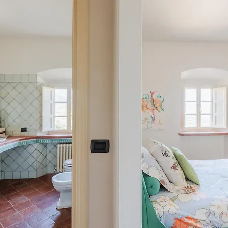 Rapondi, A Stone Farmhouse With Incredible View Lucques